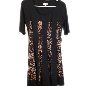 Cute black dress with animal (leopard) print. Beautiful flow with this one! 🌹